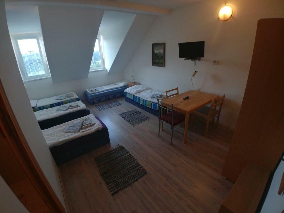 Kv Apartmans Varsavska Κάρλοβι Βάρι Εξωτερικό φωτογραφία