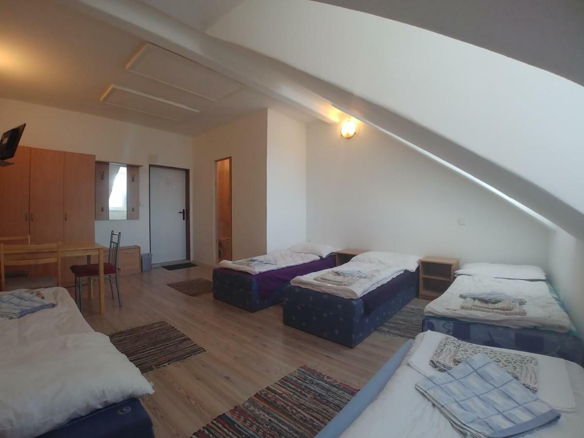 Kv Apartmans Varsavska Κάρλοβι Βάρι Εξωτερικό φωτογραφία