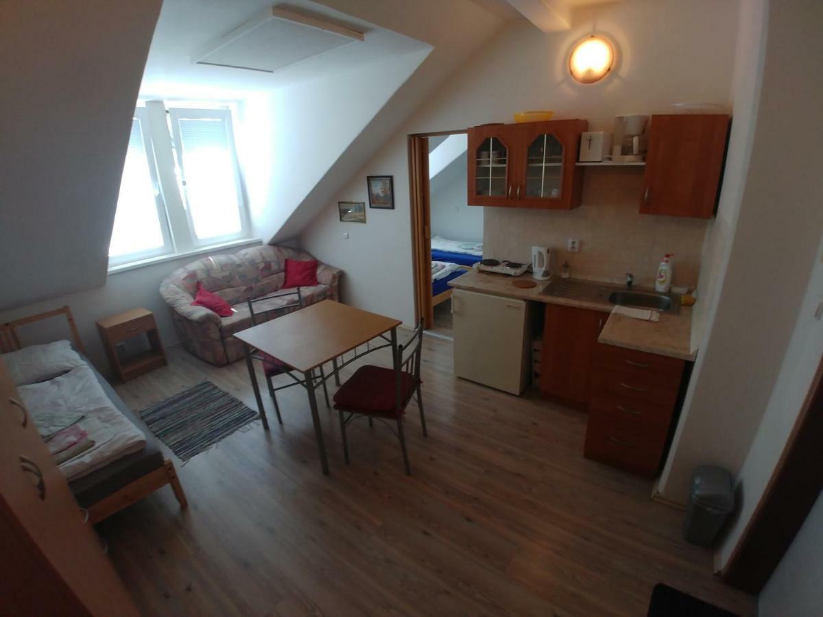 Kv Apartmans Varsavska Κάρλοβι Βάρι Εξωτερικό φωτογραφία